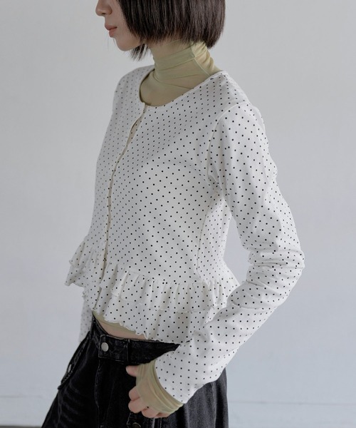 UNE MANSION（ユヌマンション）の「【UNE ORIGINAL】ラブリードットパターンダブルフリルカーディン（カーディガン/ボレロ・レディース・ピンク/ブラック/グレー/ホワイト・SMALL/MEDIUM）」の2枚目の写真