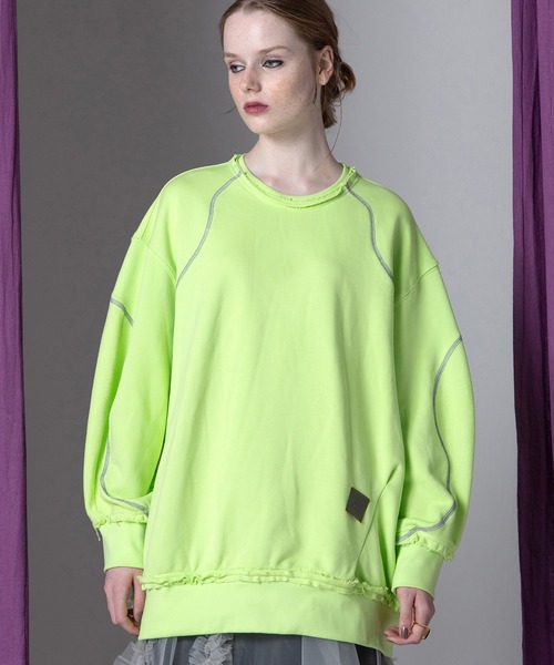 AULA AILA(アウラアイラ)の「ウェーブビッグカラースウェット(スウェット・レディース・イエロー×グリーン/ブラック/パープル/ピンク・0)」の3枚目の写真