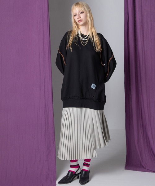 AULA AILA(アウラアイラ)の「ウェーブビッグカラースウェット(スウェット・レディース・イエロー×グリーン/ブラック/パープル/ピンク・0)」の5枚目の写真