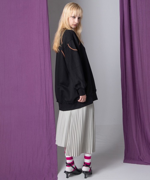 AULA AILA(アウラアイラ)の「ウェーブビッグカラースウェット(スウェット・レディース・イエロー×グリーン/ブラック/パープル/ピンク・0)」の6枚目の写真