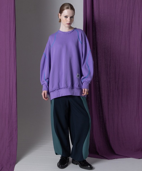 AULA AILA(アウラアイラ)の「ウェーブビッグカラースウェット(スウェット・レディース・イエロー×グリーン/ブラック/パープル/ピンク・0)」の12枚目の写真