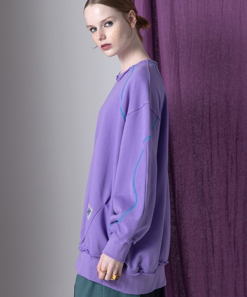 AULA AILA(アウラアイラ)の「ウェーブビッグカラースウェット(スウェット・レディース・イエロー×グリーン/ブラック/パープル/ピンク・0)」の9枚目の写真