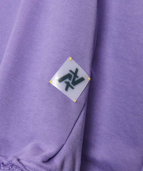 AULA AILA(アウラアイラ)の「ウェーブビッグカラースウェット(スウェット・レディース・イエロー×グリーン/ブラック/パープル/ピンク・0)」の17枚目の写真