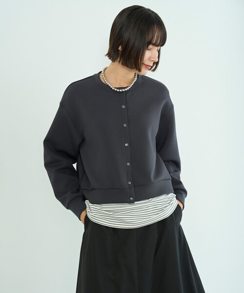 UNFILO(アンフィーロ)の「【新色追加】BEAUTY FORM JERSEY スナップカーディガン(カーディガン/ボレロ・レディース・ベージュ系/ピンク系1/ブルー系/ブラック系/グレー系/ダークブラウン系/ライトグレー系/ネイビー系/ローズ系・SMALL/MEDIUM)」の3枚目の写真
