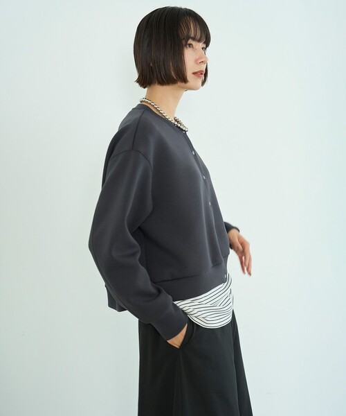 UNFILO(アンフィーロ)の「【新色追加】BEAUTY FORM JERSEY スナップカーディガン(カーディガン/ボレロ・レディース・ベージュ系/ピンク系1/ブルー系/ブラック系/グレー系/ダークブラウン系/ライトグレー系/ネイビー系/ローズ系・SMALL/MEDIUM)」の17枚目の写真