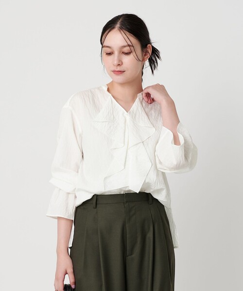 BEAUTY&YOUTH UNITED ARROWS（ビューティーアンドユースユナイテッドアローズ）の「ラッフル スキッパーブラウス ウォッシャブル（シャツ/ブラウス・レディース・ライトグレー/ナチュラル/ホワイト・FREE）」の5枚目の写真