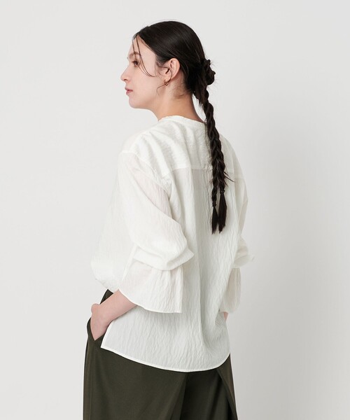 BEAUTY&YOUTH UNITED ARROWS（ビューティーアンドユースユナイテッドアローズ）の「ラッフル スキッパーブラウス ウォッシャブル（シャツ/ブラウス・レディース・ライトグレー/ナチュラル/ホワイト・FREE）」の6枚目の写真