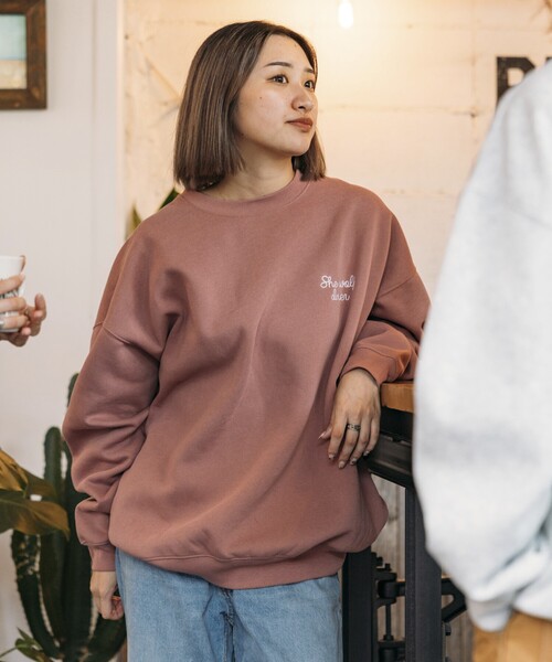 FREAK'S STORE(フリークスストア)の「限定展開 SHE WOLF DINER×FREAK'S STORE/シーウルフダイナー 別注 ビッグシルエット バック刺繍 クルーネックスウェット/WOLF(スウェット・メンズ・ピンク/グリーン/チャコールグレー/グレー・MEDIUM/SMALL/LARGE)」の16枚目の写真