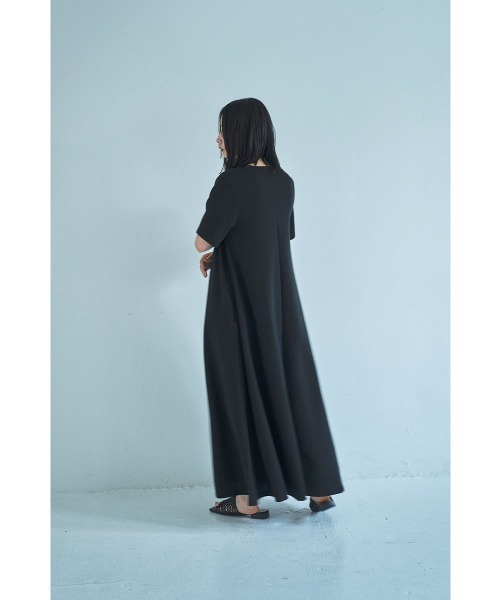 marjour（マージュール）の「SHOULDER SLIT HALF SLEEVE DRESS（ワンピース・レディース・ブラウン/ブラック・02/01）」の18枚目の写真