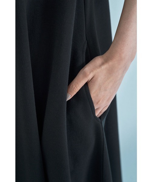 marjour（マージュール）の「SHOULDER SLIT HALF SLEEVE DRESS（ワンピース・レディース・ブラウン/ブラック・02/01）」の14枚目の写真