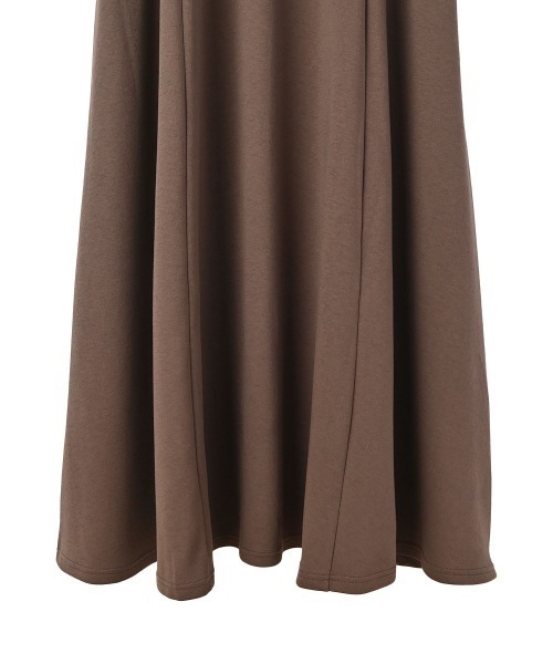 marjour（マージュール）の「SHOULDER SLIT HALF SLEEVE DRESS（ワンピース・レディース・ブラウン/ブラック・02/01）」の3枚目の写真