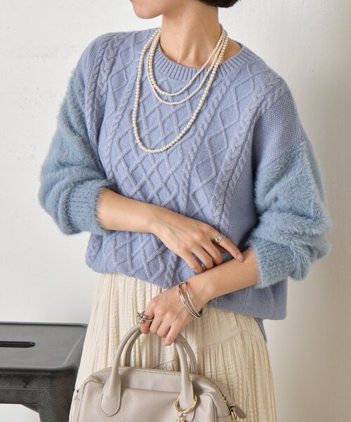 Jena espace merveilleux(ジェナ エスパスメルヴェイユ)の「ラメフェザーケーブルニット(ニット/セーター・レディース・ブルー/チャコールグレー/ライトグレー・FREE)」の1枚目の写真