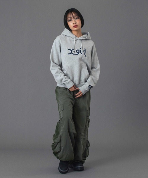 X-girl(エックスガール)の「MILLS LOGO LAYERED PATCH SWEAT HOODIE(パーカー・レディース・アッシュ/ブラック/ネイビー・S/M/L)」の5枚目の写真