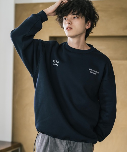UMBRO(アンブロ)の「UMBRO 別注コラボオーバーサイズ裏起毛ロゴ刺繍ドロストスウェット(スウェット・メンズ・チャコール/ネイビー/杢グレー/ブラック・M/L/XL)」の2枚目の写真