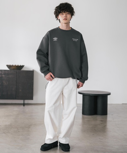 UMBRO(アンブロ)の「UMBRO 別注コラボオーバーサイズ裏起毛ロゴ刺繍ドロストスウェット(スウェット・メンズ・チャコール/ネイビー/杢グレー/ブラック・M/L/XL)」の20枚目の写真