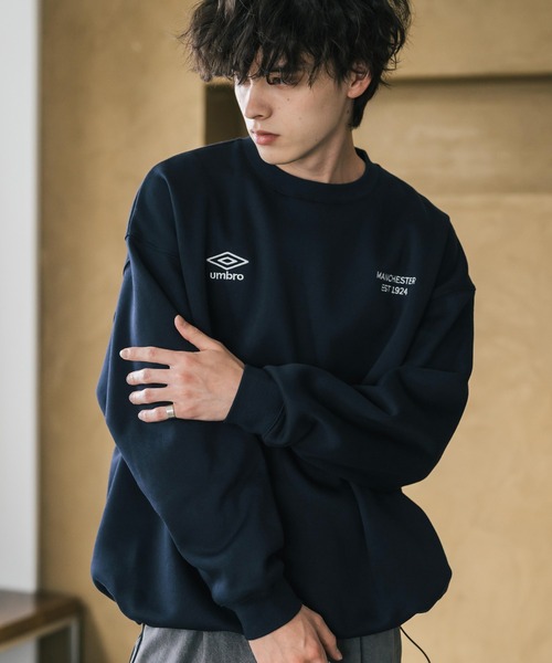 UMBRO(アンブロ)の「UMBRO 別注コラボオーバーサイズ裏起毛ロゴ刺繍ドロストスウェット(スウェット・メンズ・チャコール/ネイビー/杢グレー/ブラック・M/L/XL)」の22枚目の写真