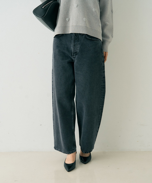 AGOLDE（エーゴールドイー）の「【AGOLDE/エーゴールドイー】ARC JEAN IN SYMBOLIC クロップド丈デニム（デニムパンツ・レディース・ブラック・24/26/25）」の4枚目の写真