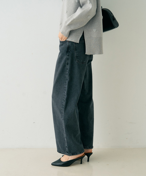 AGOLDE（エーゴールドイー）の「【AGOLDE/エーゴールドイー】ARC JEAN IN SYMBOLIC クロップド丈デニム（デニムパンツ・レディース・ブラック・24/26/25）」の6枚目の写真