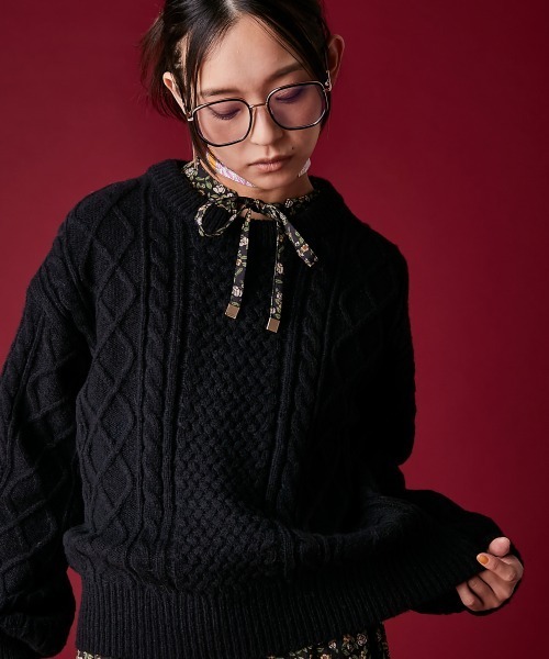 GEVS.(ジェイヴィス)の「アラン柄クルーネックニット<大きいサイズ有>GEVS.(ニット/セーター・レディース・ピンク/ブルー/ブラック・3L/LL/L/M/5L/4L)」の1枚目の写真
