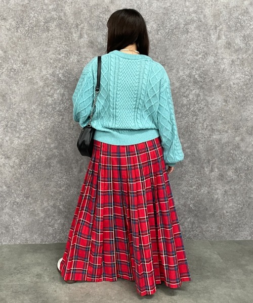 GEVS.(ジェイヴィス)の「アラン柄クルーネックニット<大きいサイズ有>GEVS.(ニット/セーター・レディース・ピンク/ブルー/ブラック・3L/LL/L/M/5L/4L)」の10枚目の写真