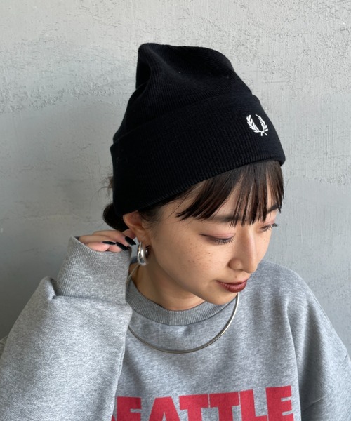 FRED PERRY（フレッドペリー）の「[FRED PERRY/フレッドペリー] ワンポイントロゴ刺繍 クラシックビーニー（ニットキャップ/ビーニー・レディース・ブラック/ネイビー・ONE SIZE）」の3枚目の写真