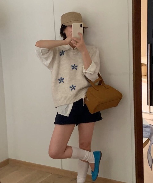 Ritzy(リッツィー)の「フラワー刺繍 ニットベスト(ベスト・レディース・ライトベージュ/ダークグレー/グレー・FREE)」の7枚目の写真