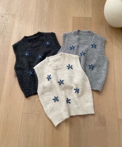 Ritzy(リッツィー)の「フラワー刺繍 ニットベスト(ベスト・レディース・ライトベージュ/ダークグレー/グレー・FREE)」の10枚目の写真