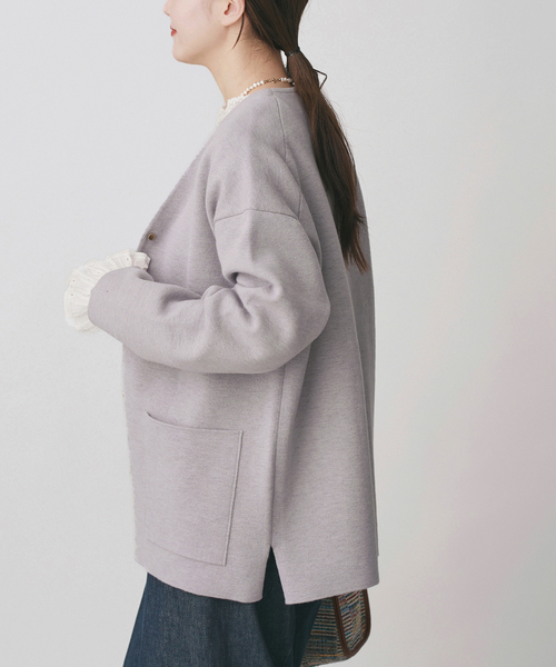 IENA(イエナ)の「ドットボタンVネックカーディガン(カーディガン/ボレロ・レディース・ブラック/グレー/チャコールグレー・FREE)」の5枚目の写真