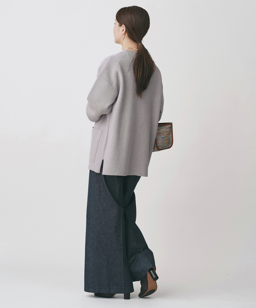 IENA(イエナ)の「ドットボタンVネックカーディガン(カーディガン/ボレロ・レディース・ブラック/グレー/チャコールグレー・FREE)」の7枚目の写真