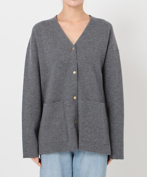 IENA(イエナ)の「ドットボタンVネックカーディガン(カーディガン/ボレロ・レディース・ブラック/グレー/チャコールグレー・FREE)」の18枚目の写真