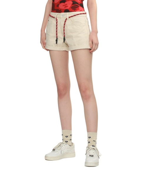 A BATHING APE（アベイシングエイプ）の「PU BADGE DENIM SHORTS #2（デニムパンツ・レディース・アイボリー・X-SMALL/SMALL）」の3枚目の写真