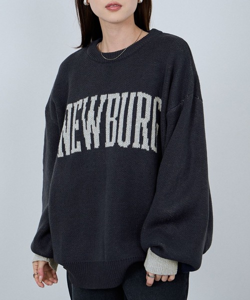 NAVY（ネイビー）の「NEWBURG Retro College Jacquard Knit Sweater/ニューバーグ ロゴ レトロカレッジ ジャガードニットセーター（ニット/セーター・メンズ・キナリ/グレー/ネイビー/モカ・S/M/L/XL）」の2枚目の写真