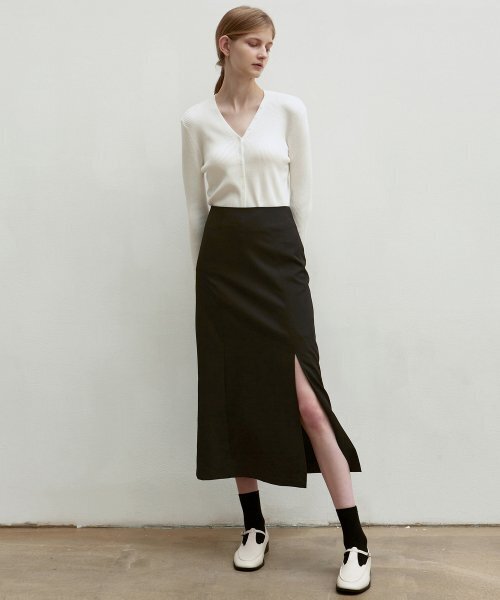 NICK&NICOLE（ニックアンドニコール）の「BUTTON SLIM KNIT CARDIGAN_IVORY（カーディガン/ボレロ・レディース・その他・FREE）」の2枚目の写真
