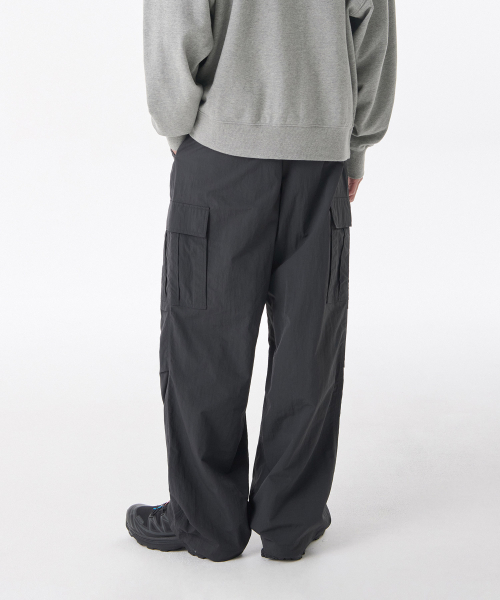 MUSINSA STANDARD（ムシンサスタンダード）の「ナイロンワンタックパラシュートカーゴパンツ[ダークグレー]（スウェットパンツ・メンズ・その他・40/26/28/38/42/36/34/32/30）」の10枚目の写真