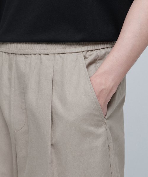 MUSINSA STANDARD(ムシンサスタンダード)の「コットンリネンワンタックワイドパンツ【ベージュ】(その他パンツ・メンズ・その他・36/34/32/30/26/28)」の7枚目の写真