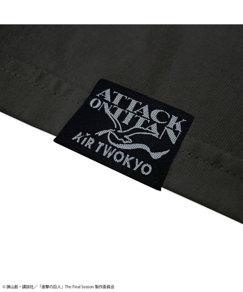 AIR TWOKYO(エアトゥーキョー)の「TVアニメ『進撃の巨人』The Final Season 完結編(後編)イラストTシャツ 1 (来い!!私は強い!!)(Tシャツ/カットソー・レディース・スミクロ・SMALL/MEDIUM/LARGE/X-LARGE/XX-LARGE)」の7枚目の写真