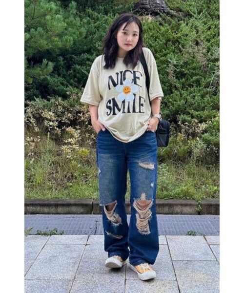 GRAVER（グレーバー）の「[ユニセックス]ナイススマイルロゴフラワー半袖Tシャツ_サンドベージュ（Tシャツ/カットソー・レディース・ベージュ・X-LARGE/SMALL/MEDIUM/LARGE）」の4枚目の写真