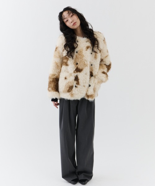 NUJOH(ヌゾ)の「Fuzzy Nuance Faux Fur Jacket / ファジーニュアンスフェイクファージャケット(ノーカラージャケット・レディース・ベージュ/グレー・FREE)」の20枚目の写真