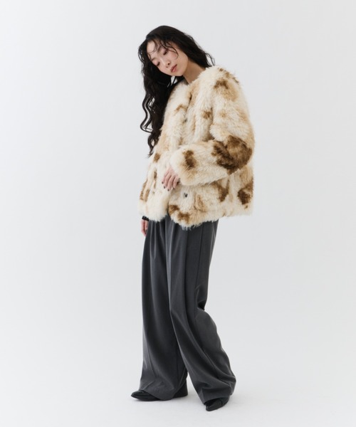 NUJOH(ヌゾ)の「Fuzzy Nuance Faux Fur Jacket / ファジーニュアンスフェイクファージャケット(ノーカラージャケット・レディース・ベージュ/グレー・FREE)」の22枚目の写真