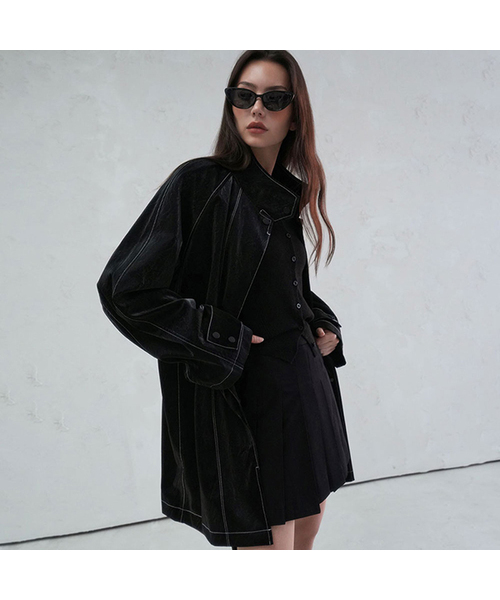 Vivacious(ビバシャス)の「Angti Art Leather McCoat BLACK x WHITE(トレンチコート・レディース・ブラック×ホワイト・FREE)」の1枚目の写真