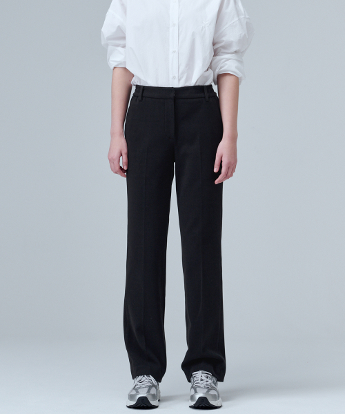 MALOUPE(マロップ)の「2132 クロップストレートパンツ (ブラック)(スラックス・レディース・ブラック・28/30/26)」の1枚目の写真