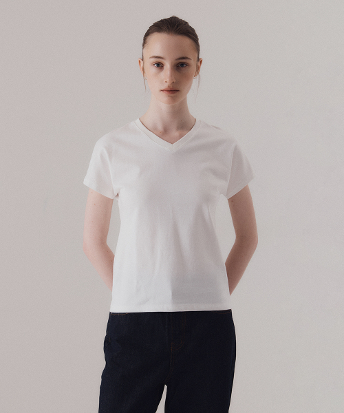 SILN(シルン)の「Contour v-neck t-shirts (WHITE)(Tシャツ/カットソー・レディース・その他・FREE)」の3枚目の写真