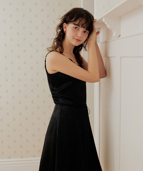 ADAUL(アダウル)の「Jacquard rope belt frill neck mini dress - black(ワンピース・レディース・ブラック・SMALL/MEDIUM)」の2枚目の写真