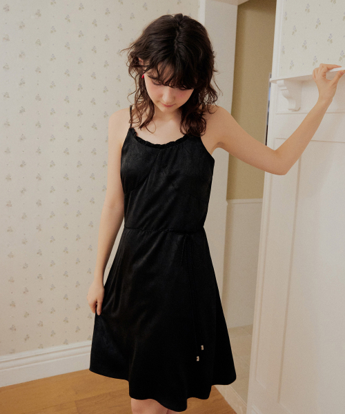 ADAUL(アダウル)の「Jacquard rope belt frill neck mini dress - black(ワンピース・レディース・ブラック・SMALL/MEDIUM)」の3枚目の写真