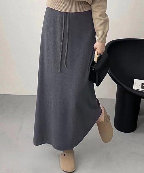 DAY CLOSET(デイ クローゼット)の「【ロング丈/ゴム入り/調節紐付き】大人っぽ Aライン ニュアンスタイトニットスカート(スカート・レディース・ライトベージュ/ブラック/ダークグレー/ダークブラウン・FREE)」の2枚目の写真