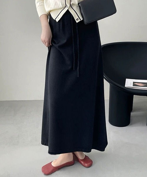 DAY CLOSET(デイ クローゼット)の「【ロング丈/ゴム入り/調節紐付き】大人っぽ Aライン ニュアンスタイトニットスカート(スカート・レディース・ライトベージュ/ブラック/ダークグレー/ダークブラウン・FREE)」の5枚目の写真