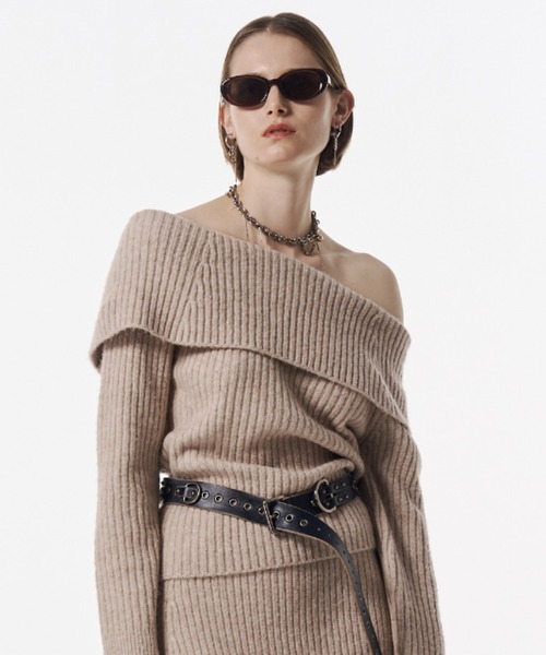 JOSE MOON（ジョゼムーン）の「OFF SHOULDER BULKY KNIT/オフショルダーバルキーニット（ニット/セーター・レディース・グレー/ベージュ/ブラック・FREE）」の3枚目の写真