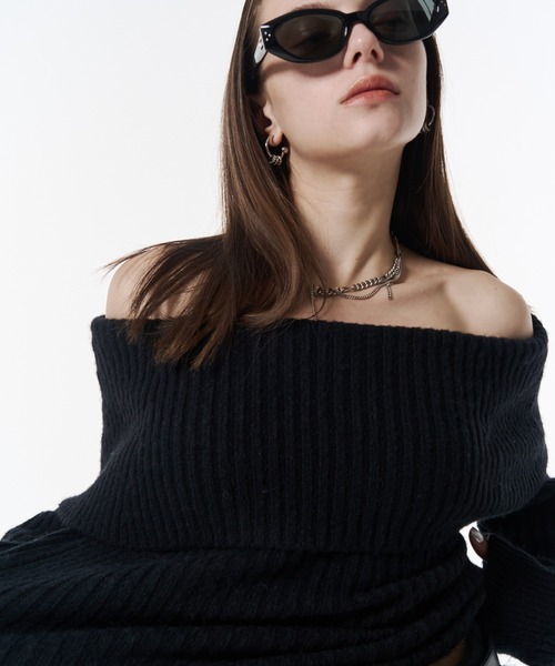 JOSE MOON（ジョゼムーン）の「OFF SHOULDER BULKY KNIT/オフショルダーバルキーニット（ニット/セーター・レディース・グレー/ベージュ/ブラック・FREE）」の15枚目の写真
