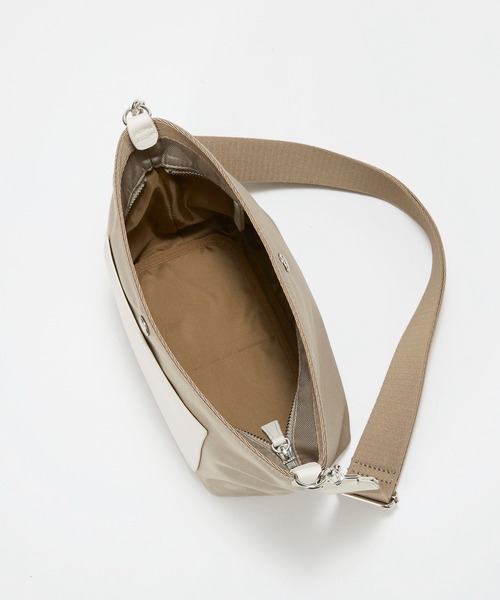 Breath TOPKAPI(ブレストプカピ)の「【Breath TOPKAPI sis】【WEB限定】ナイロン レザーポケット ミニ ショルダーバッグ 軽量 / CALM カーム(ショルダーバッグ・レディース・カーキ/ブラック/ベージュ/グレー・FREE)」の7枚目の写真