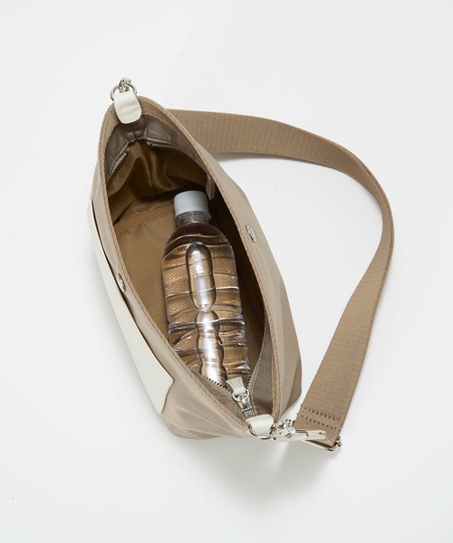 Breath TOPKAPI(ブレストプカピ)の「【Breath TOPKAPI sis】【WEB限定】ナイロン レザーポケット ミニ ショルダーバッグ 軽量 / CALM カーム(ショルダーバッグ・レディース・カーキ/ブラック/ベージュ/グレー・FREE)」の6枚目の写真